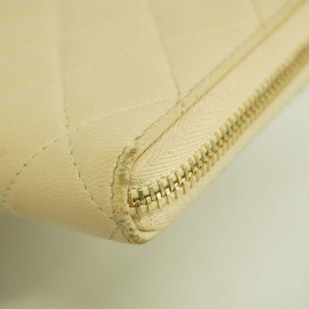 CHANEL Cream Lambskin Leather Wallet - Picture 5 of 11